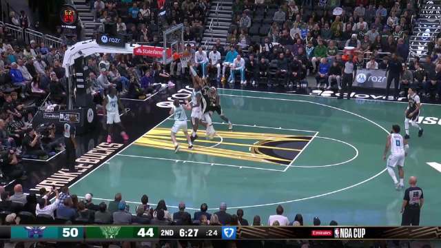 2025年11月15日 NBA杯-雄鹿擒黄蜂 库兹马29+10 字母25+18 克尼佩尔新高32分