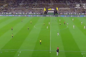 2025年11月22日 沙特联-本泽马破门迪亚比染红 吉达联合2-1利雅得体育